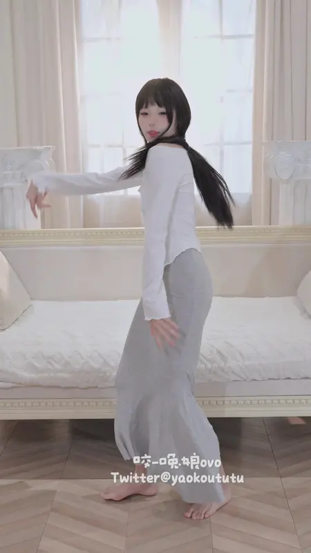 咬一口兔娘(黏黏团子兔) – NO.083 九月T3专属舞蹈『stellar-刺痛』 9